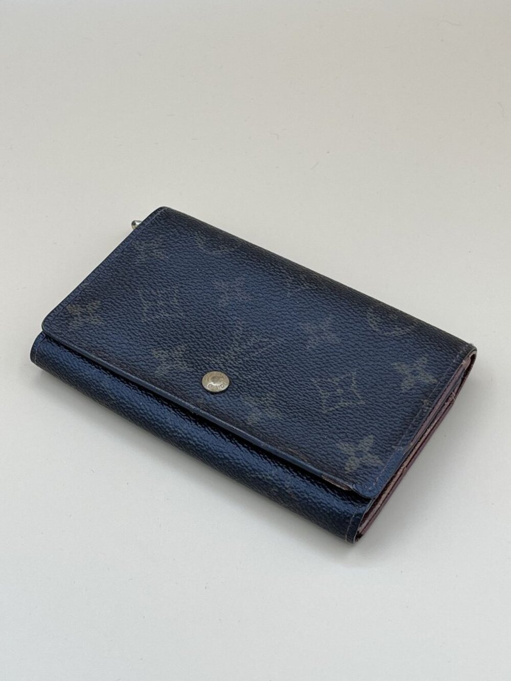 Louis Vuitton Monogram Canvas Trifold Wallet With Snap Closure & Multiple Compar